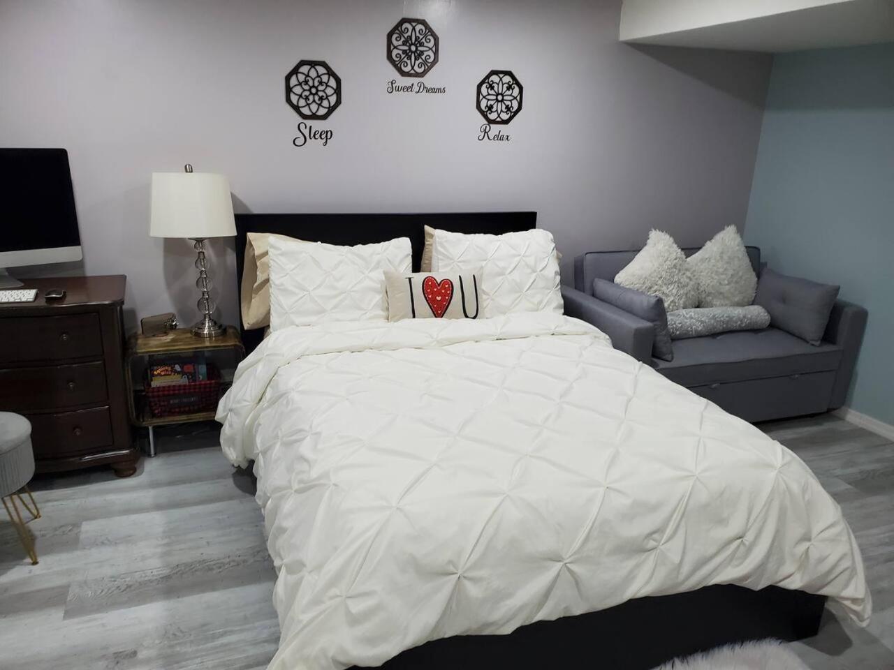 Lovely 2 Bedroom Apartment With 2 Entrance And Parking นิวยอร์ก ภายนอก รูปภาพ